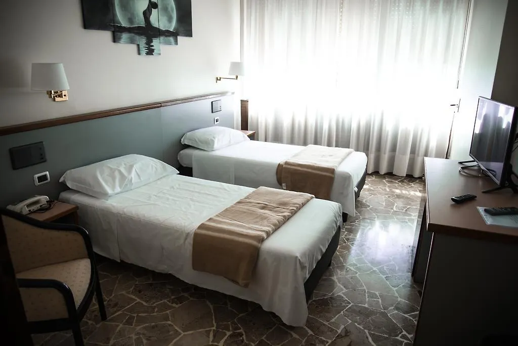 Hotel H&L Чинизелло-Бальзамо 3*,  Италия