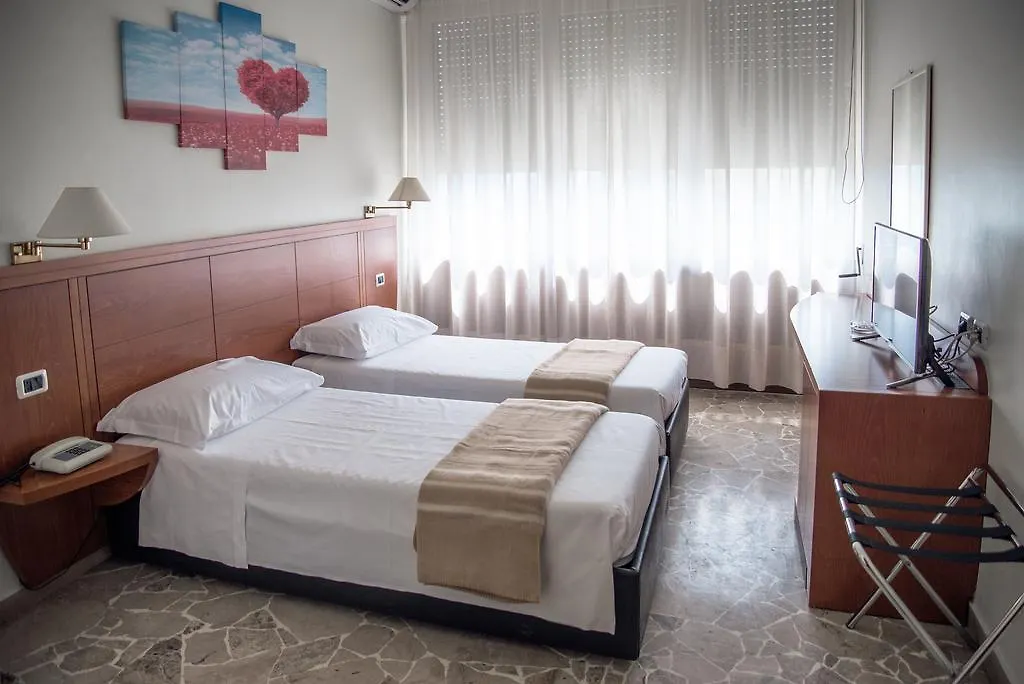 Hotel H&L Чинизелло-Бальзамо 3*,  Италия